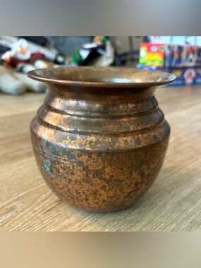 Vintage Copper Pot Indian Culture H3.75 W3.75 inches
Excellent Condition